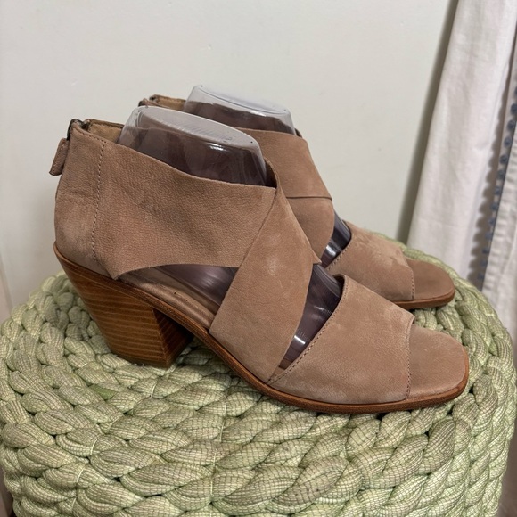 Eileen Fisher Ann Tan Nubuck Soft Crisscross Strap Block Heel Sandals - Picture 3 of 10
